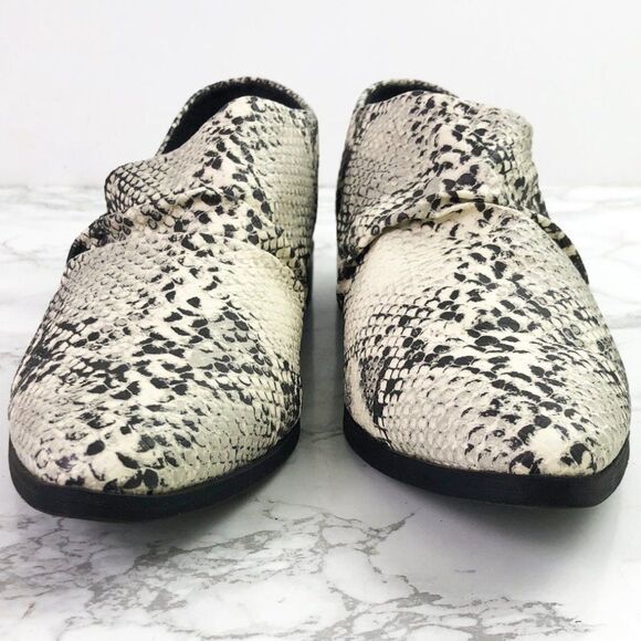 NWT Qupid Faux Snakeskin Pointed Toe Cut-Out Flats (10) Slip-On Python Booties - Picture 10 of 12
